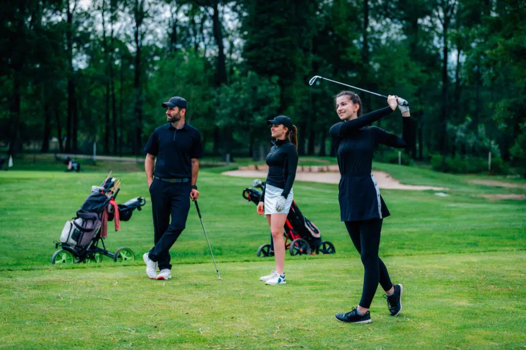 3 einfache Golf Schwungtipps für Frauen 