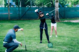 Wie du einen geraden linken Arm in deinem Golfschwung bekommst